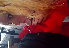 Una video porno vecchie zoccole donna magra scopata duro da giovani uomini.