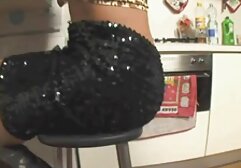 Una coppia video porno vecchie troie italiane carina urla per una ragazza in lingerie nera e sperma nella vagina.